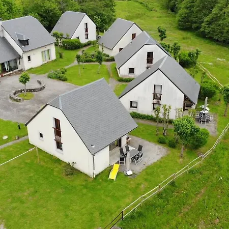 Riviere & 4 Etoiles En Auvergne - Cantal Emotions - Auvergne