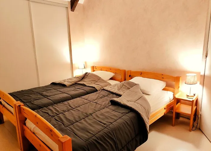 Дом отдыха Riviere & 4 Etoiles En Auvergne - Cantal Auvergne - & Riom Pr *