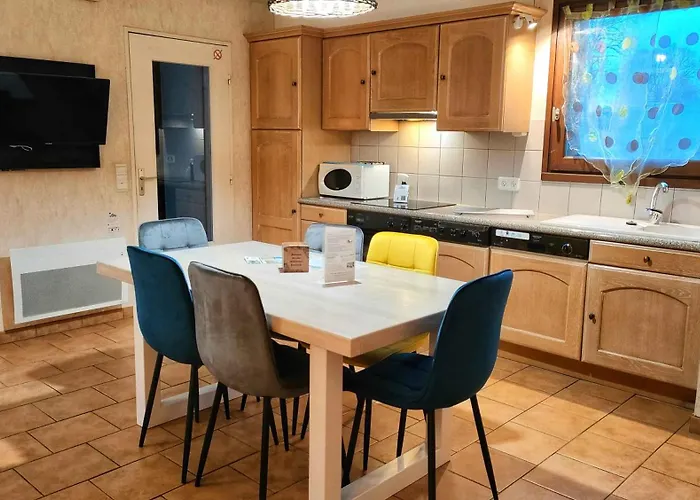 Дом отдыха Riviere & 4 Etoiles En Auvergne - Cantal Auvergne - & Riom Pr *